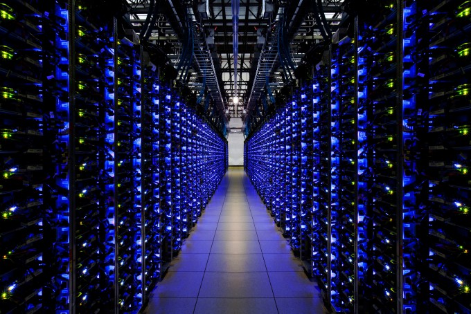 “AI, 2030년까지 매년 에펠탑 250개 맞먹는 폐기물 유발”